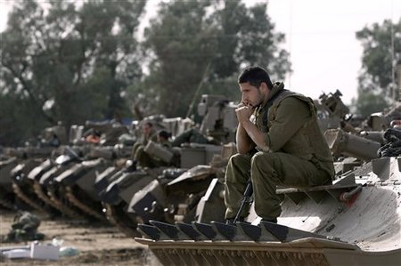 Soldats israéliens près de la frontière avec la bande de Gaza